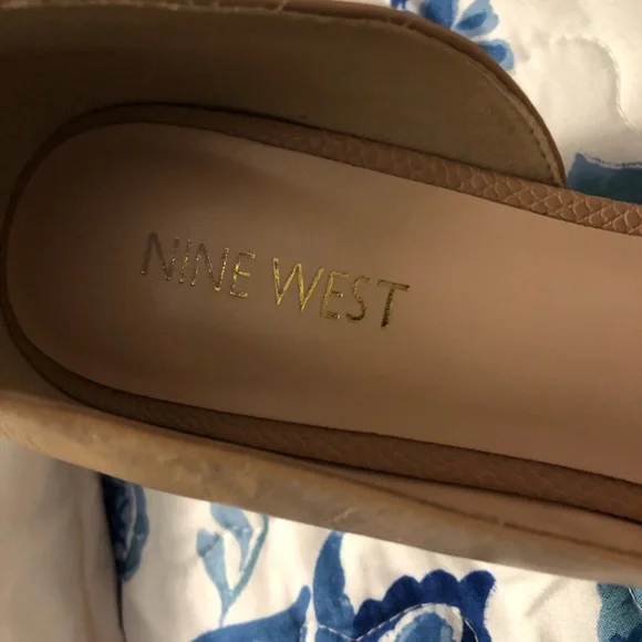 Nine West Light Natural Patent 3 inch High Heels GUC - Picture 10 of 10